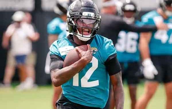 Travis Hunter running with the football during practice with the Jacksonville Jaguars