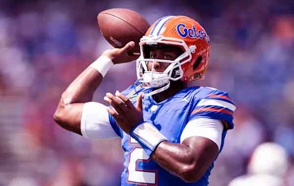 DJ Lagway of the Florida Gators throwing a pass