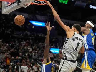 Victor Wembanyama dunks